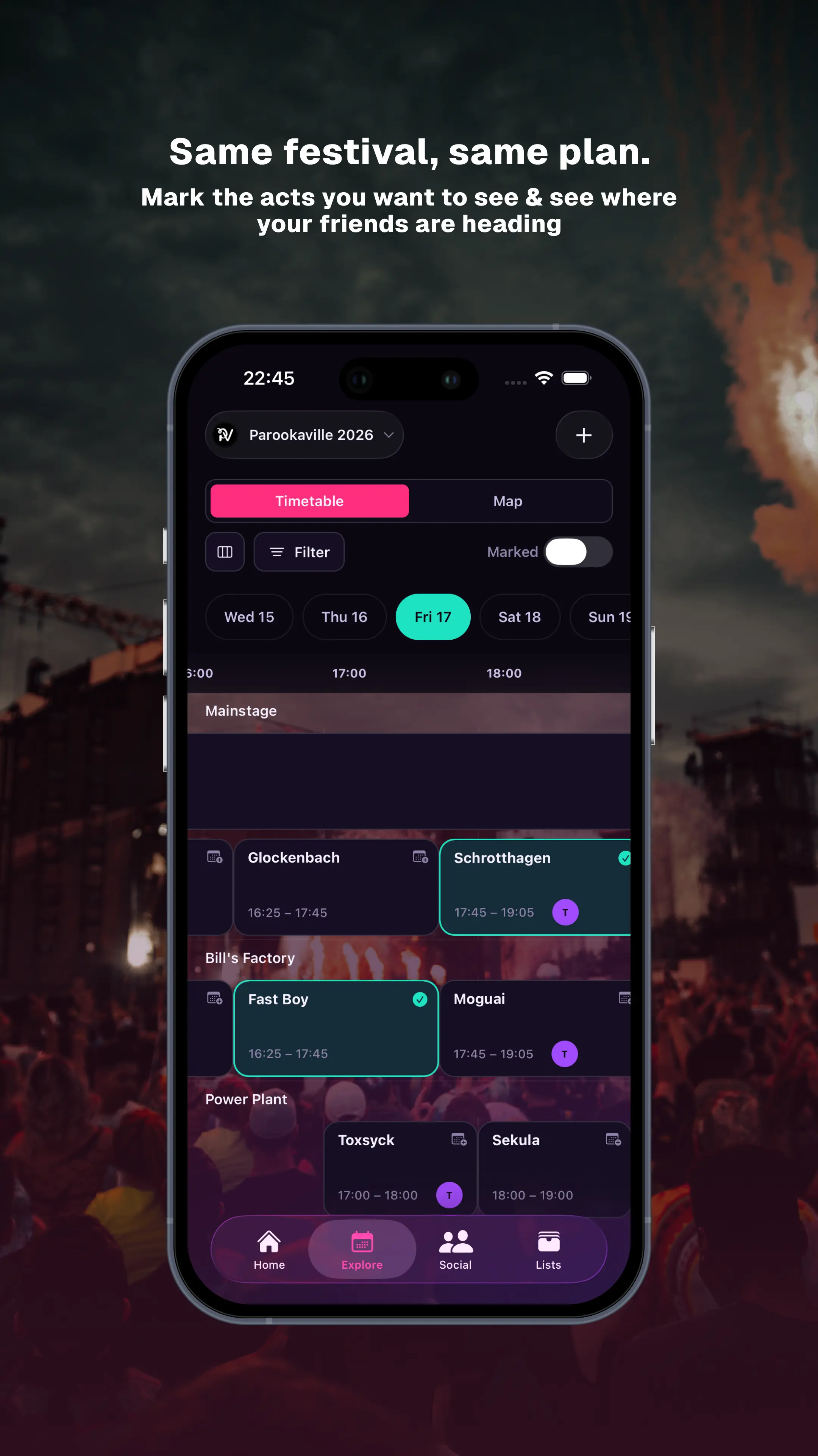 App screenshot: festival timetable by stage and day, with marked sets highlighted and friend avatars on the acts they are attending. Headline on the image (English): “Same festival, same plan.”